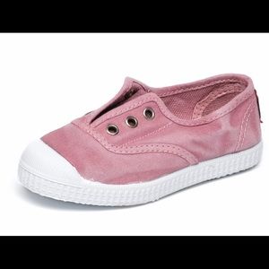 NIB Cienta slip-on shoes